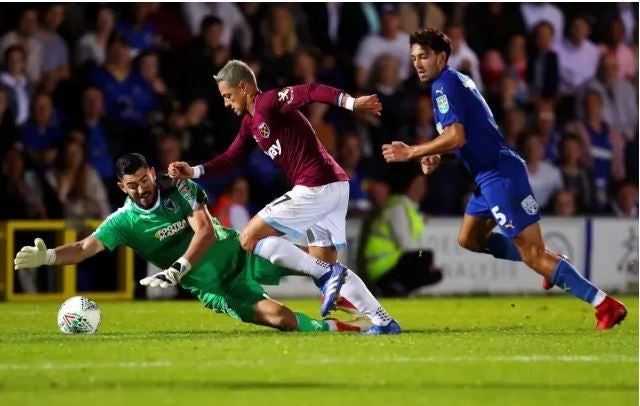 Chicharito en partido con el West Ham 