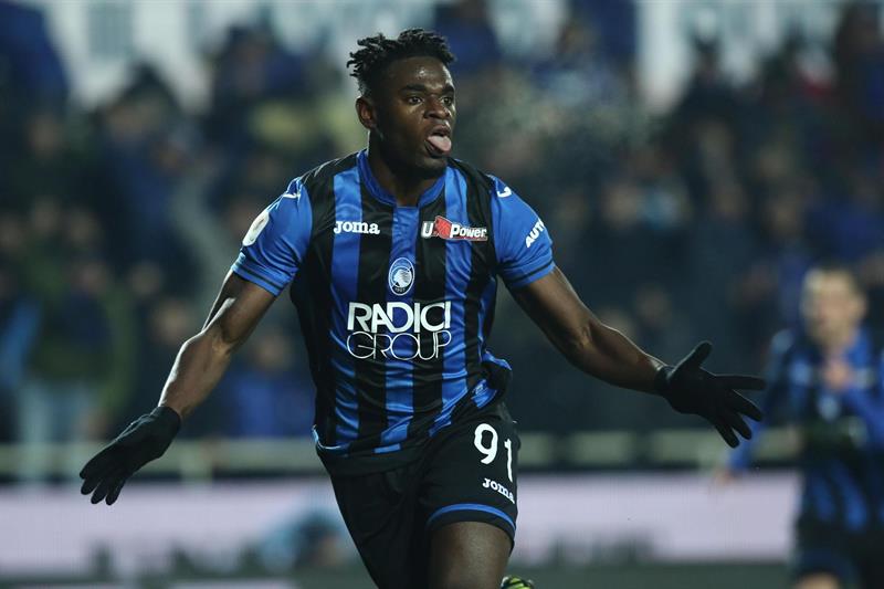 Duván Zapata celebra anotación con Atalanata