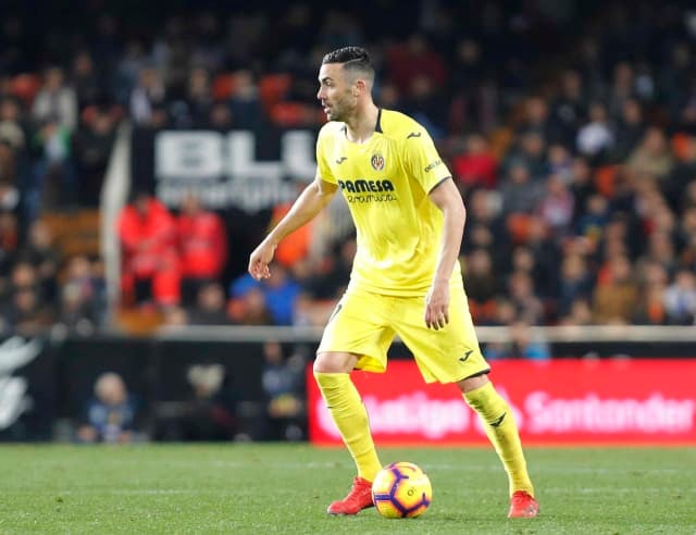 Iborra conduce el esférico en duelo del Villarreal