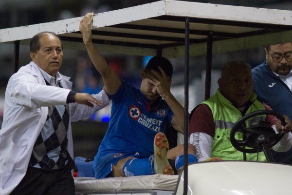 Stephen Eustáquio abandona la cancha