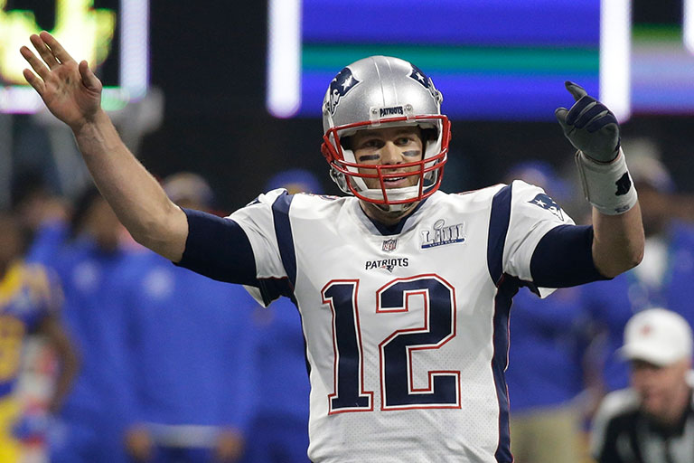 Brady hace señas en el Super Bowl LIII