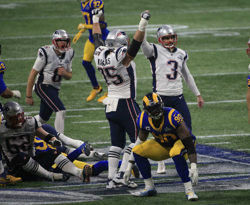 Stephen Gostkowski festeja un gol de campo