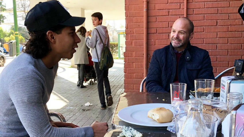 Luis García y Lainez entablan conversación en Sevilla 