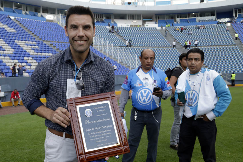 Zamogilny recibe reconocimiento del Puebla 