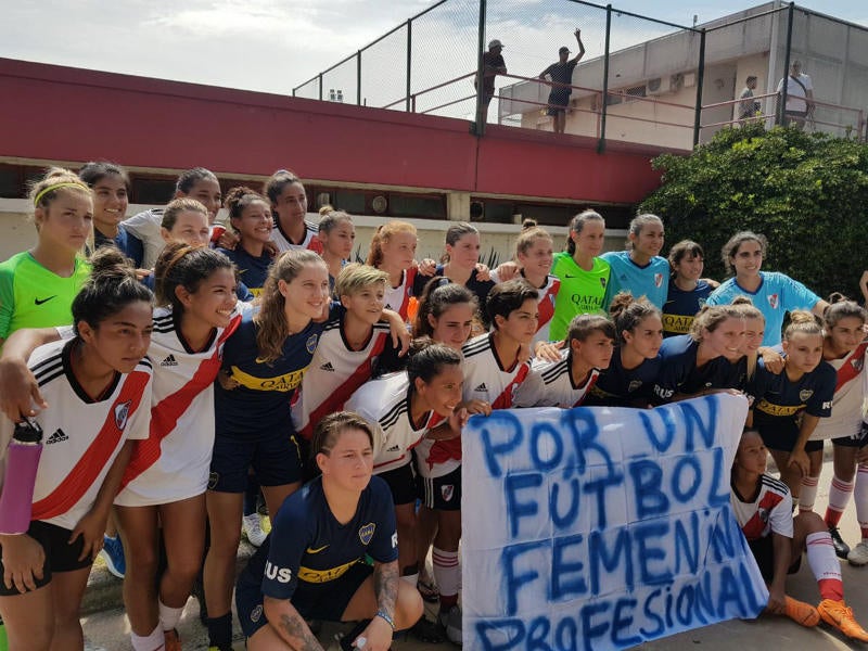 Jugadoras argenitnas exigen profesionalización del futbol femenil