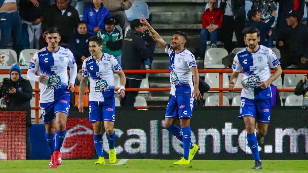 Jugadores de Pachuca celebran anotación contra Morelia