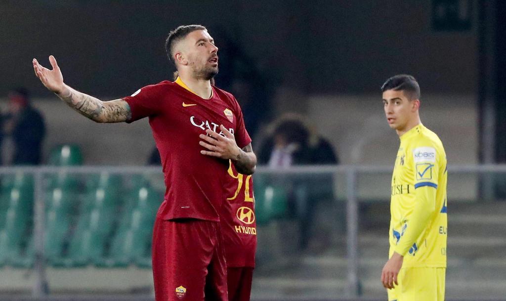 Kolarov festeja su gol contra el Chievo