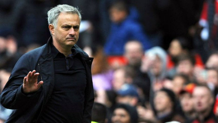 Mourinho durante partido con el Mnachester United 