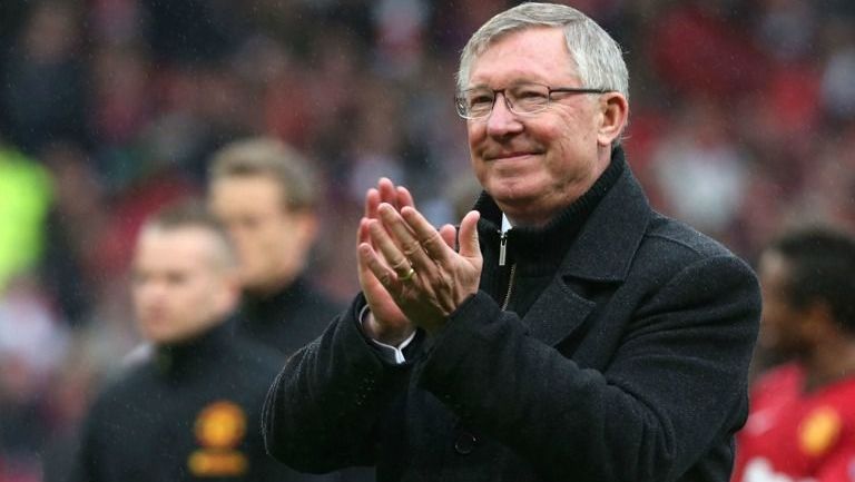 Ferguson aplaude durante un juego del Manchester United