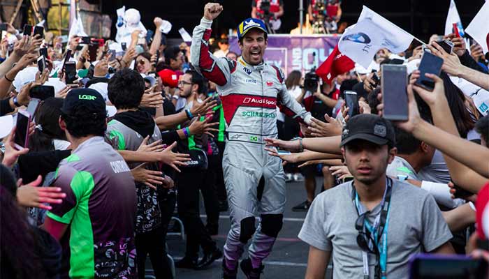 Di Grassi celebrando su victoria con la gente 