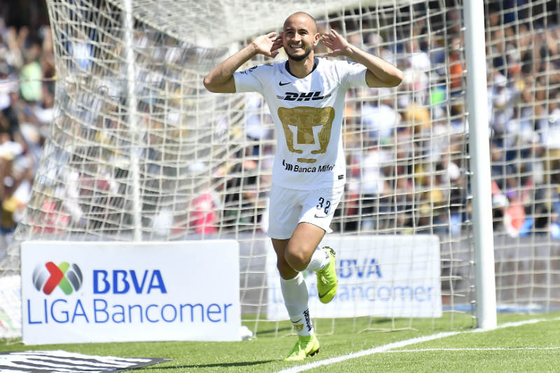 Carlos González festeja su gol contra América