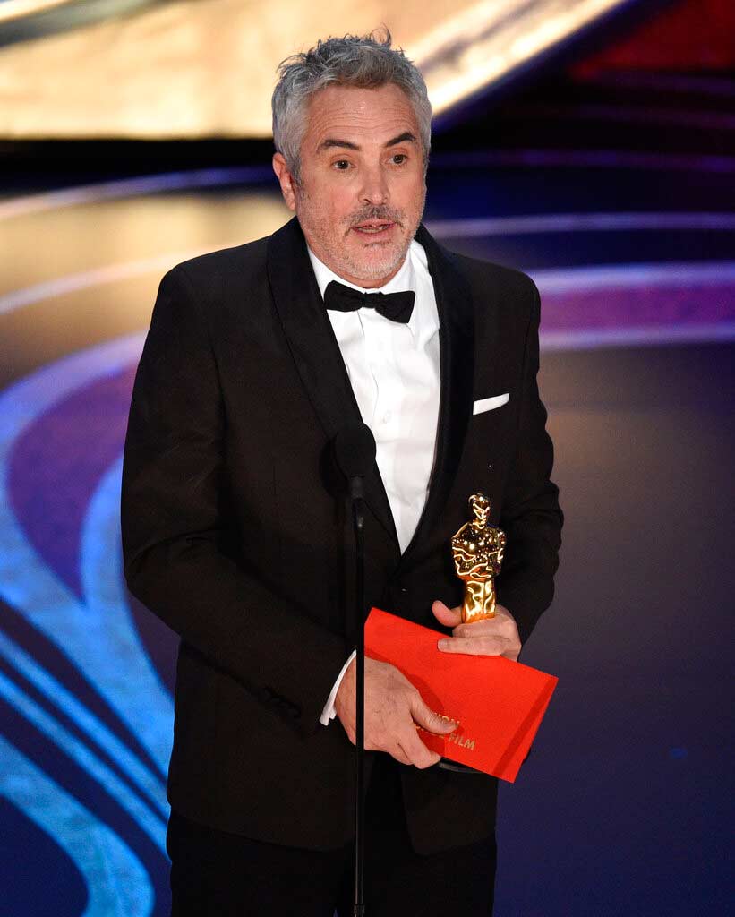 Cuaron recibe el Oscar a Mejor Película en Lengua Extranjera