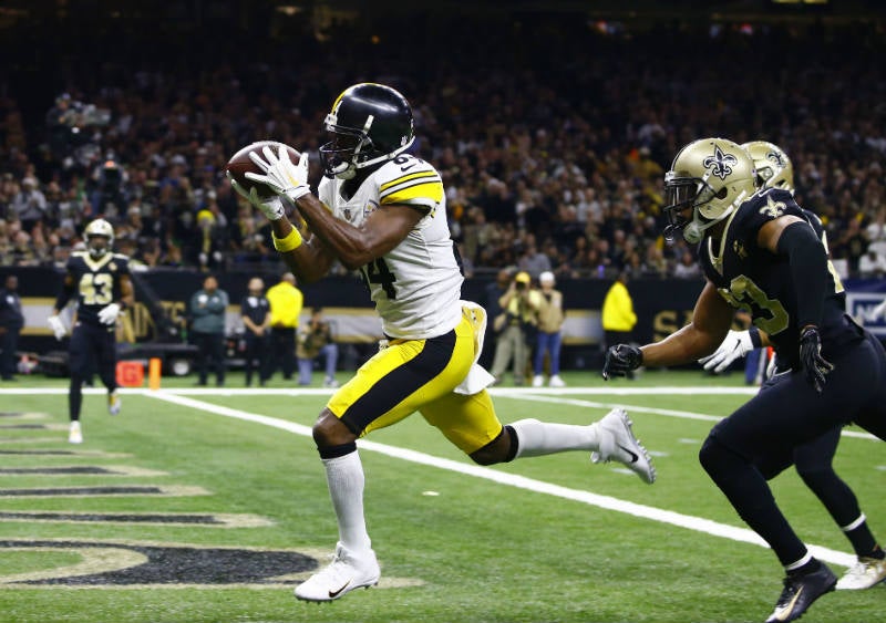 Antonio Brown le anota un touchdown a los Saints