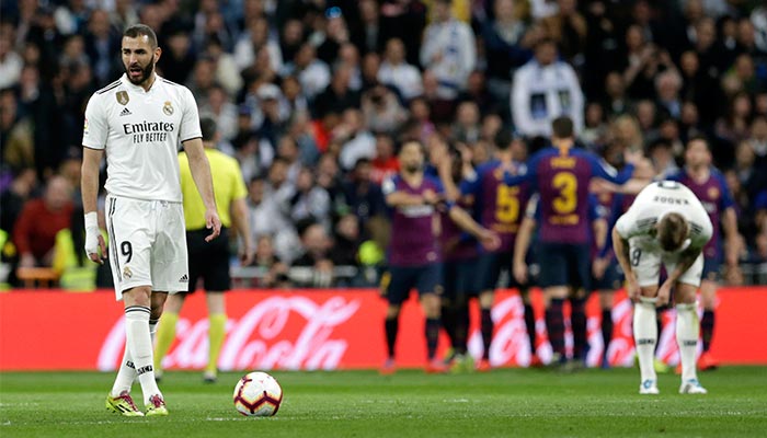 Benzema tras un gol del Barcelona 
