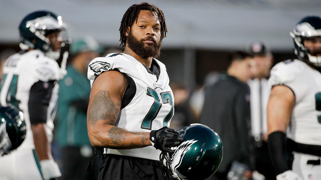 Michael Bennett se quita el casco tras duelo de Philadelphia