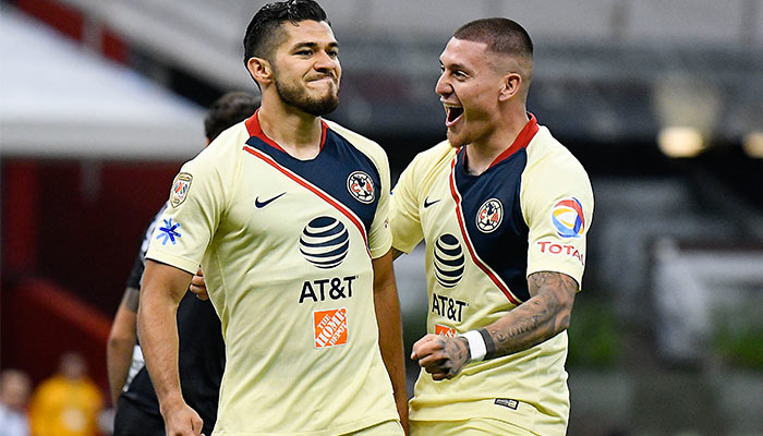 Henry y Nico Castillo festejando un gol con el América 