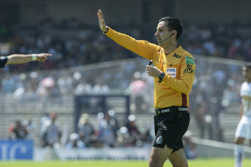 César Ramos durante un duelo de Liga MX