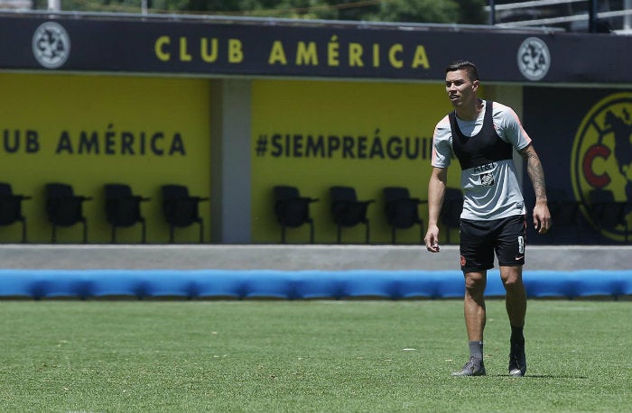 Mateus Uribe en entrenamiento previo al Clásico Nacional 