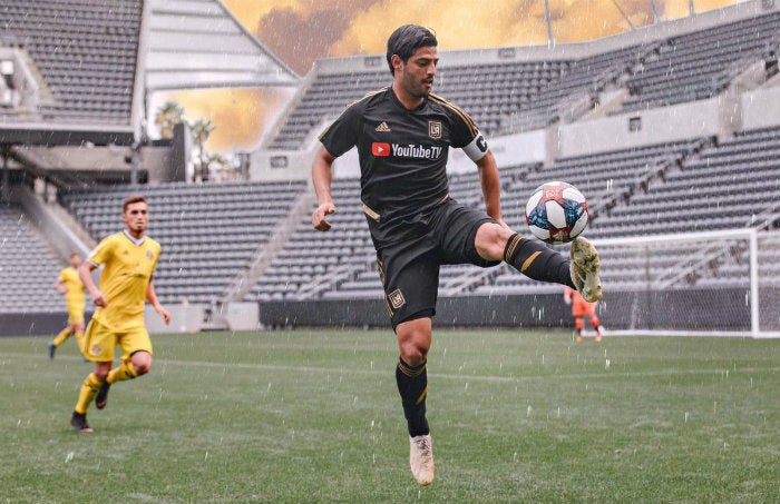 Vela durante un partido con LAFC 