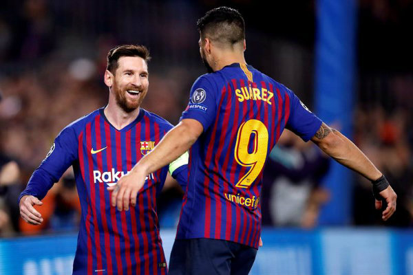 Messi y Suárez festeja gol contra Lyon