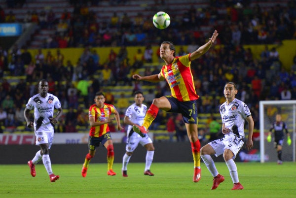 Carlos Fierro durante el partido contra Xolos