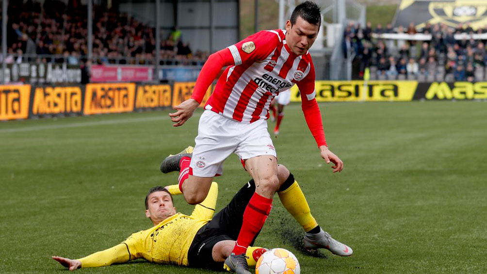 Hirving Lozano durante el juego del PSV contra Venlo