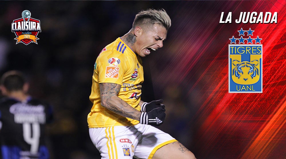 Eduardo Vargas festeja su gol con Tigres