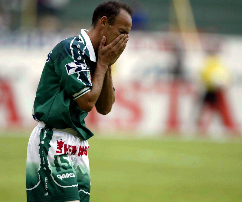 Misael Espinoza se lamenta durante el juego ante Veracruz