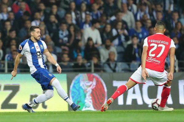 Herrera en un juego con el Porto
