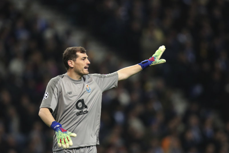 Iker Casillas durante un duelo del Porto