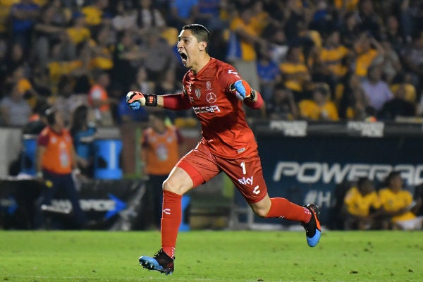 González celebra un gol ante Tigres 