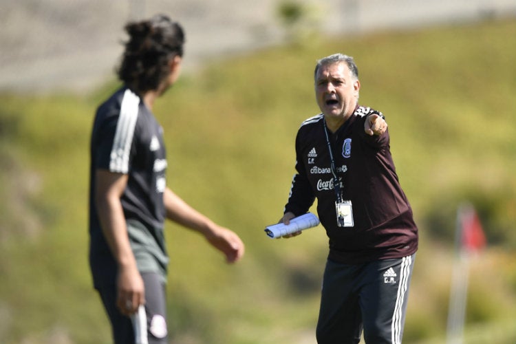 Tata Martino dirige al Tri en un entrenamiento