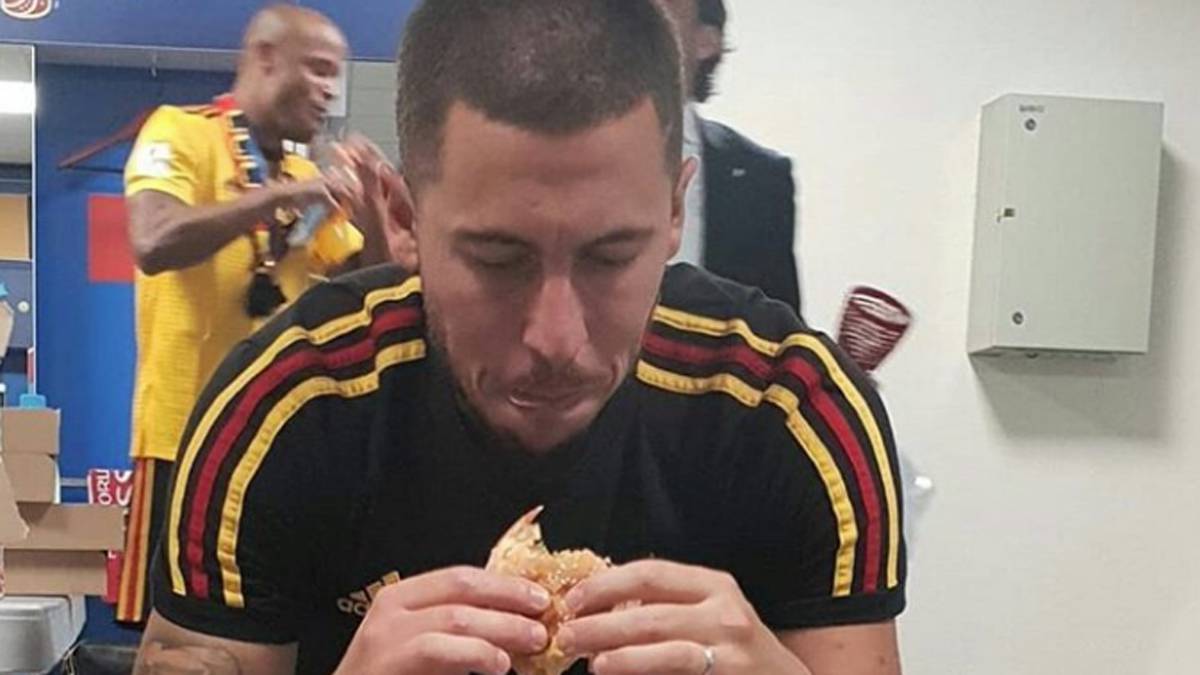 Eden Hazard disfruta una hamburguesa tras juego de Bélgica