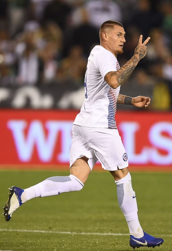 Castillo celebra gol contra México