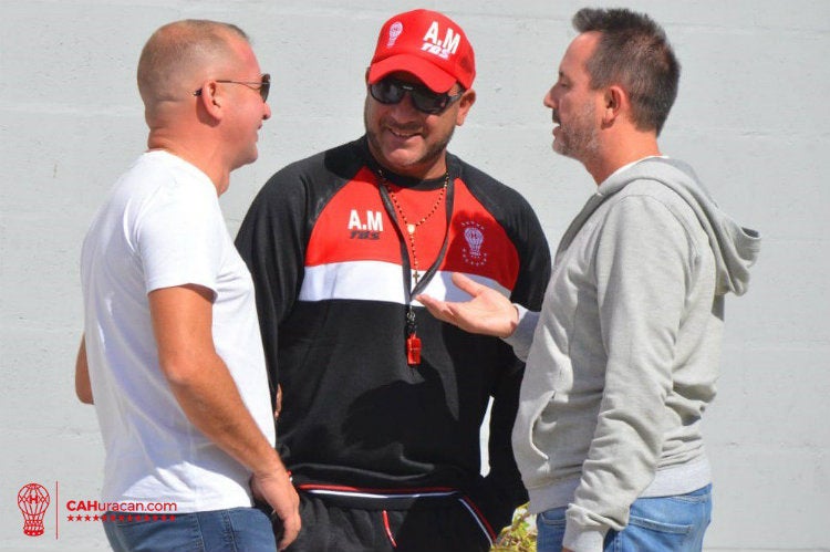 Antonio Mohamed, durante un entrenamiento con Huracán