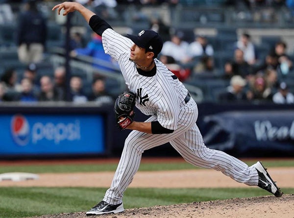 Cessa lanza desde el montículo de los Yankees