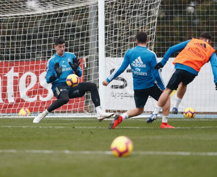 Thibaut Courtois, durante un entrenamiento con el Real