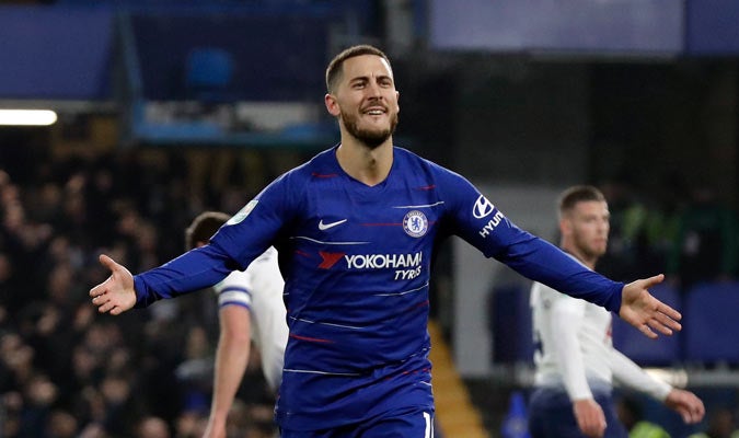 Hazard festeja gol con el Chelsea