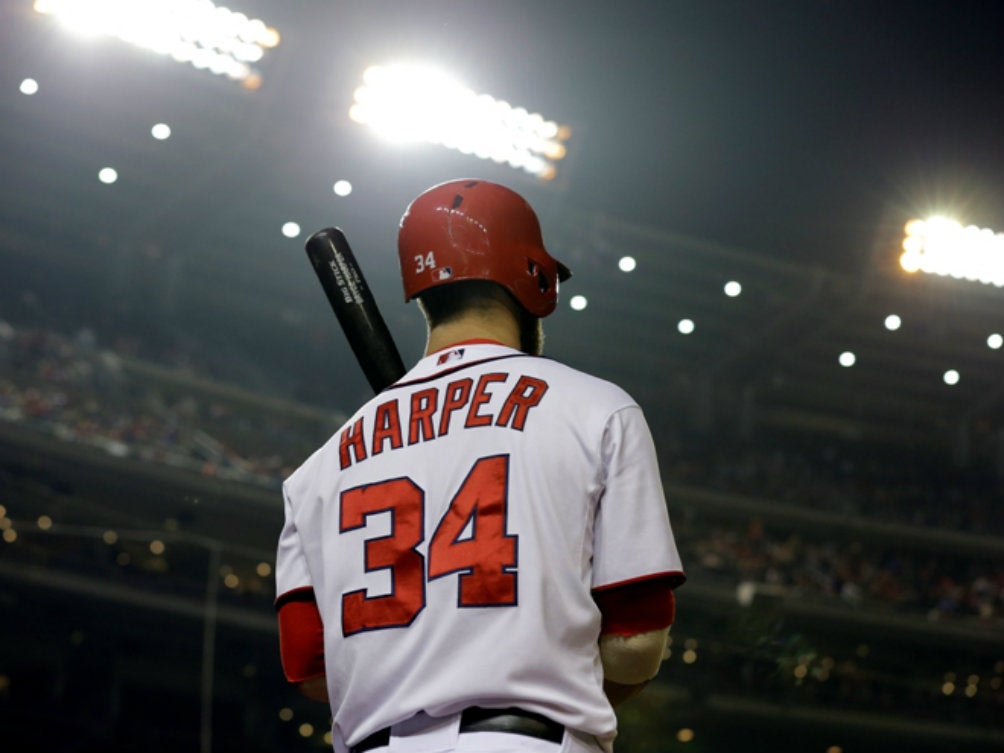 Bryce Harper durante un juego de las Grandes Ligas