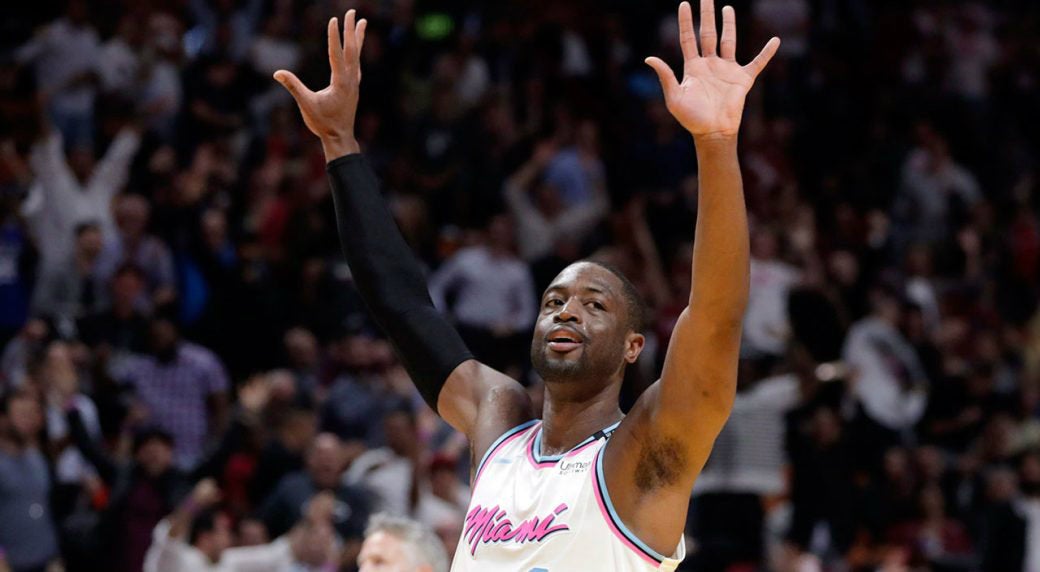 Dwyane Wade festeja una anotación con Miami