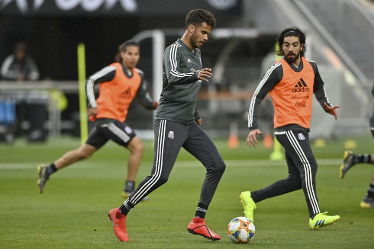 Diego Reyes, durante un entrenamiento con el Tri 