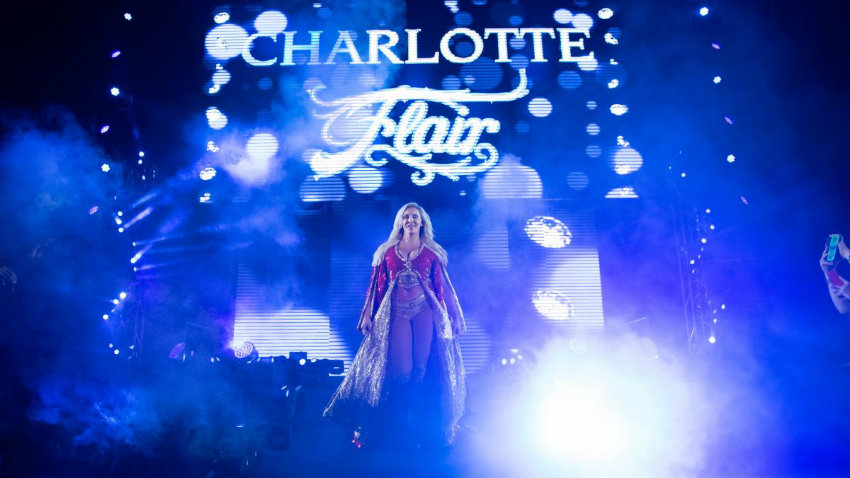 Charlotte Flair durante un evento de WWE