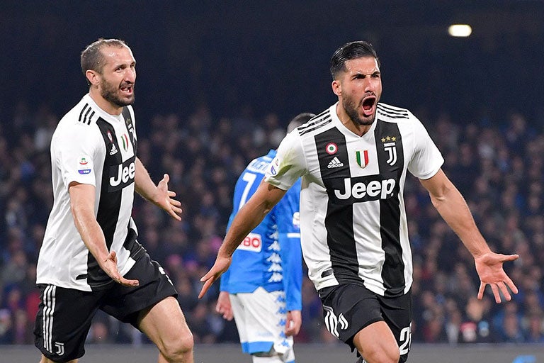 Chiellini y Can celebran un gol con la Juventus