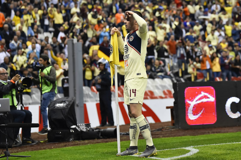 Nico Benedetti festeja un gol con América