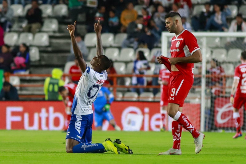 Óscar Murillo festeja un gol con el Pachuca