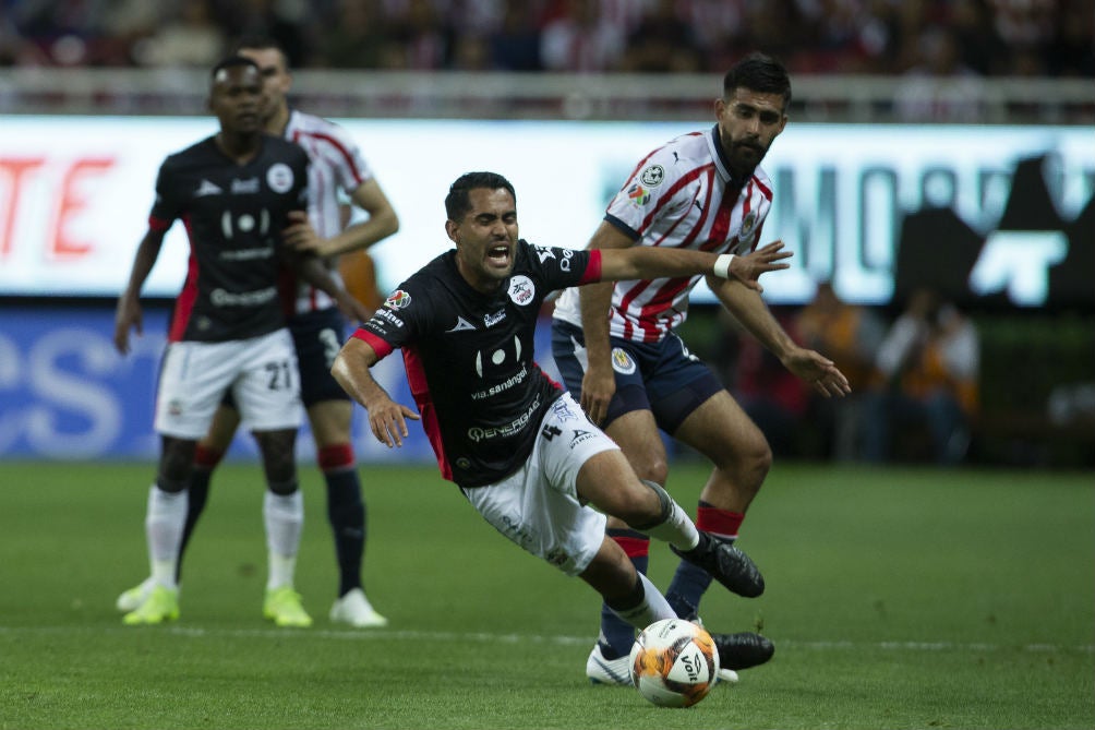 Lobos y Chivas se miden en juego de la Liga MX