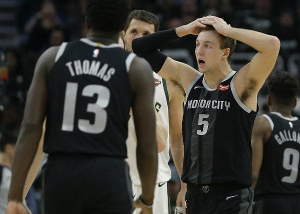 Luke Kennard reacciona tras una anotación