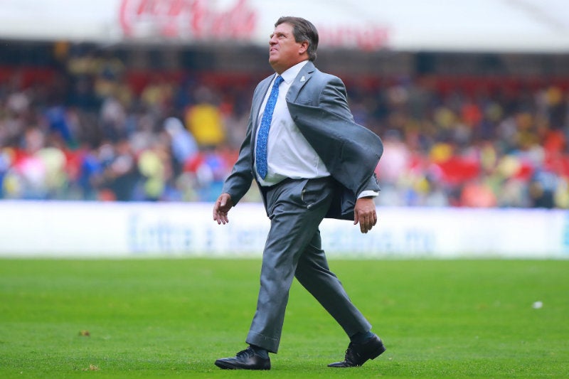 Miguel Herrera durante el juego ante Cruz Azul