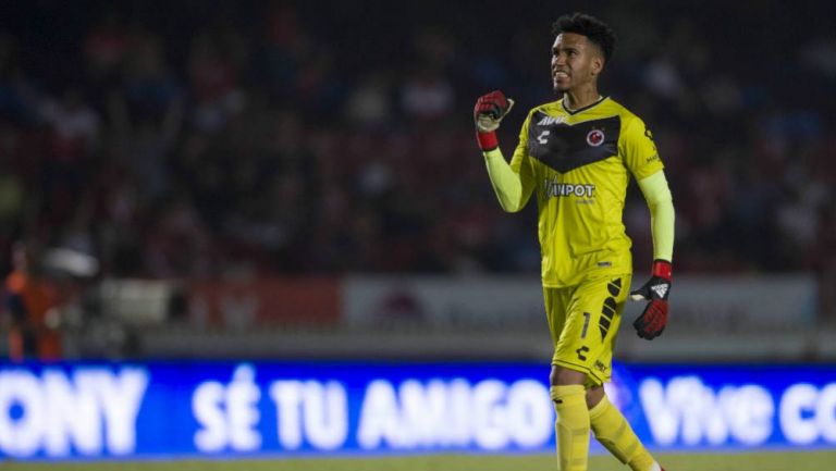 Pedro Gallese en un partido con Veracruz