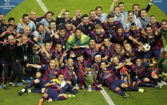 Barcelona con el trofeo de la Champions en la 2014-2015